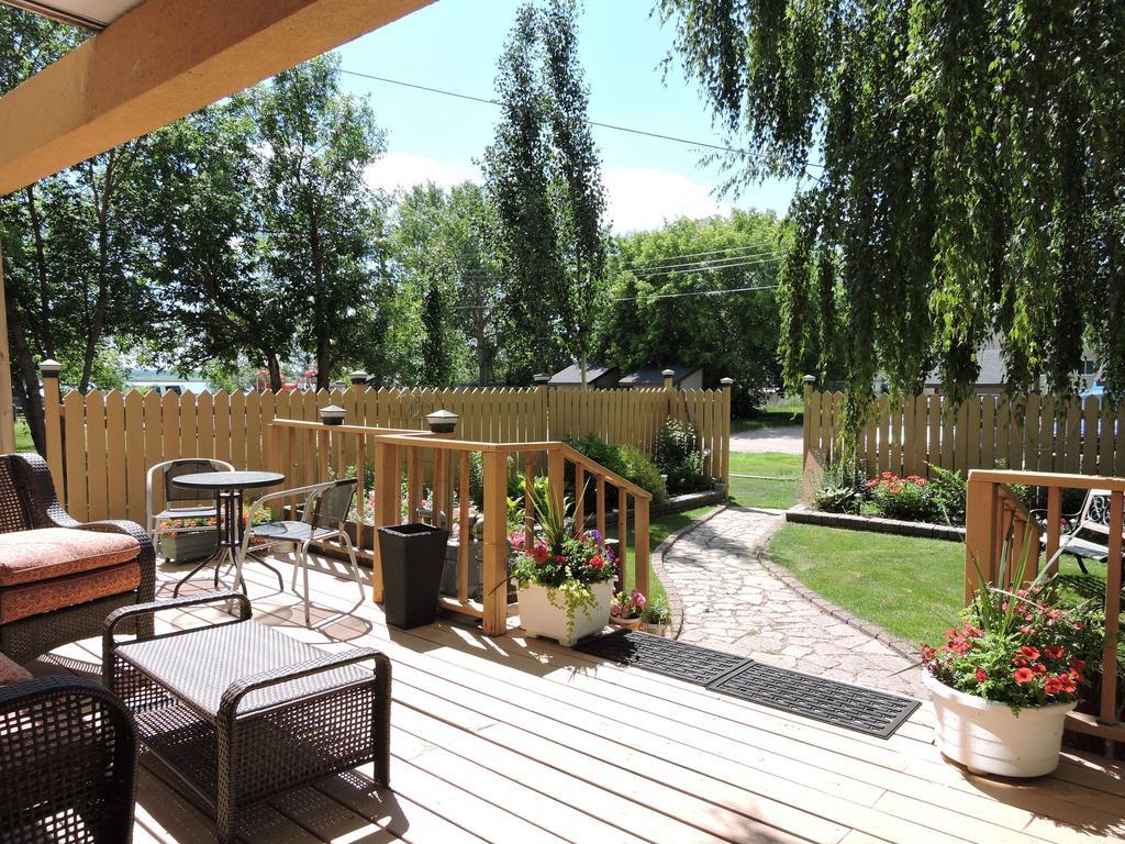 Bethel-Aspen Inn Bonnyville エクステリア 写真