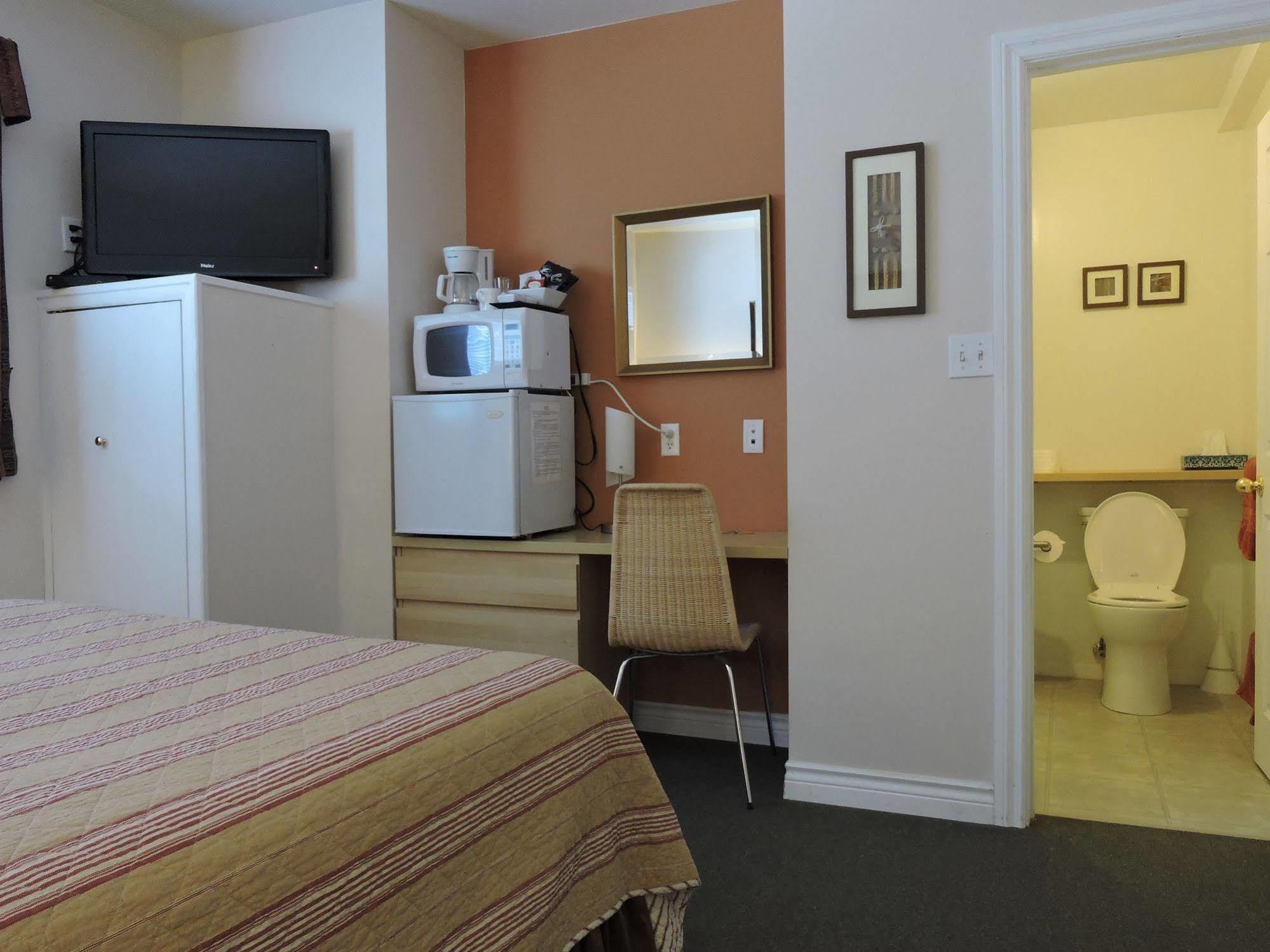 Bethel-Aspen Inn Bonnyville エクステリア 写真