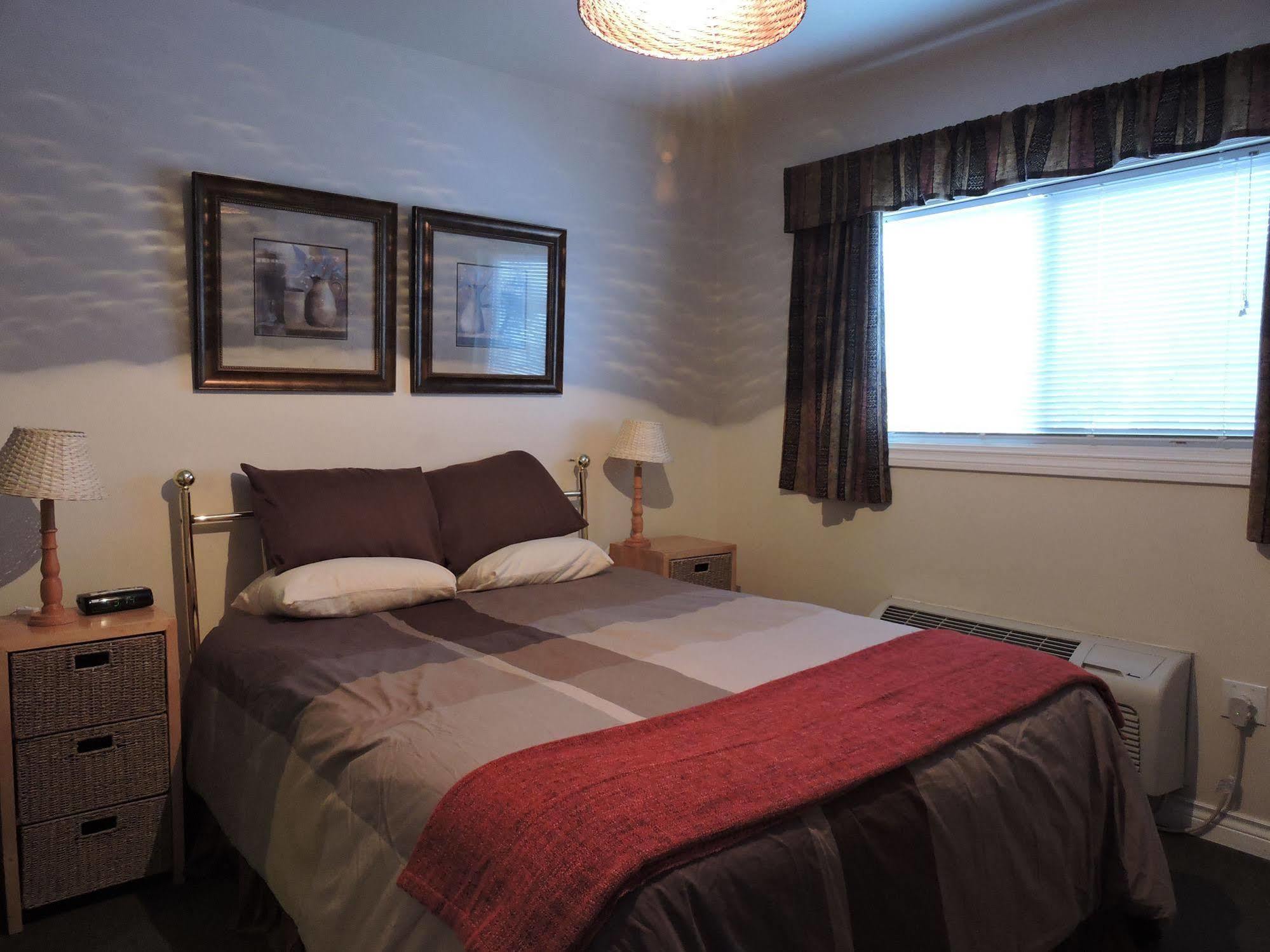 Bethel-Aspen Inn Bonnyville エクステリア 写真