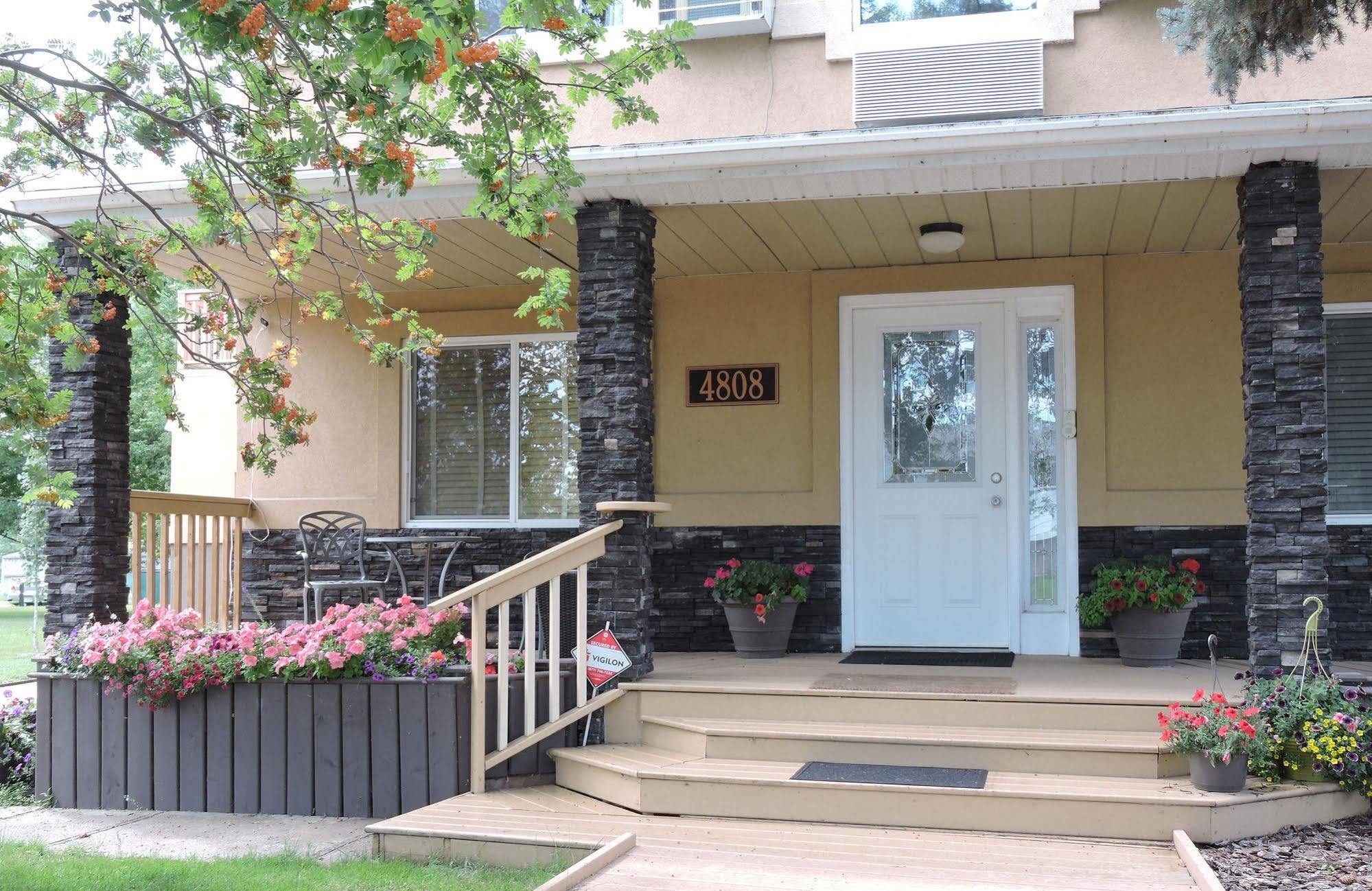 Bethel-Aspen Inn Bonnyville エクステリア 写真